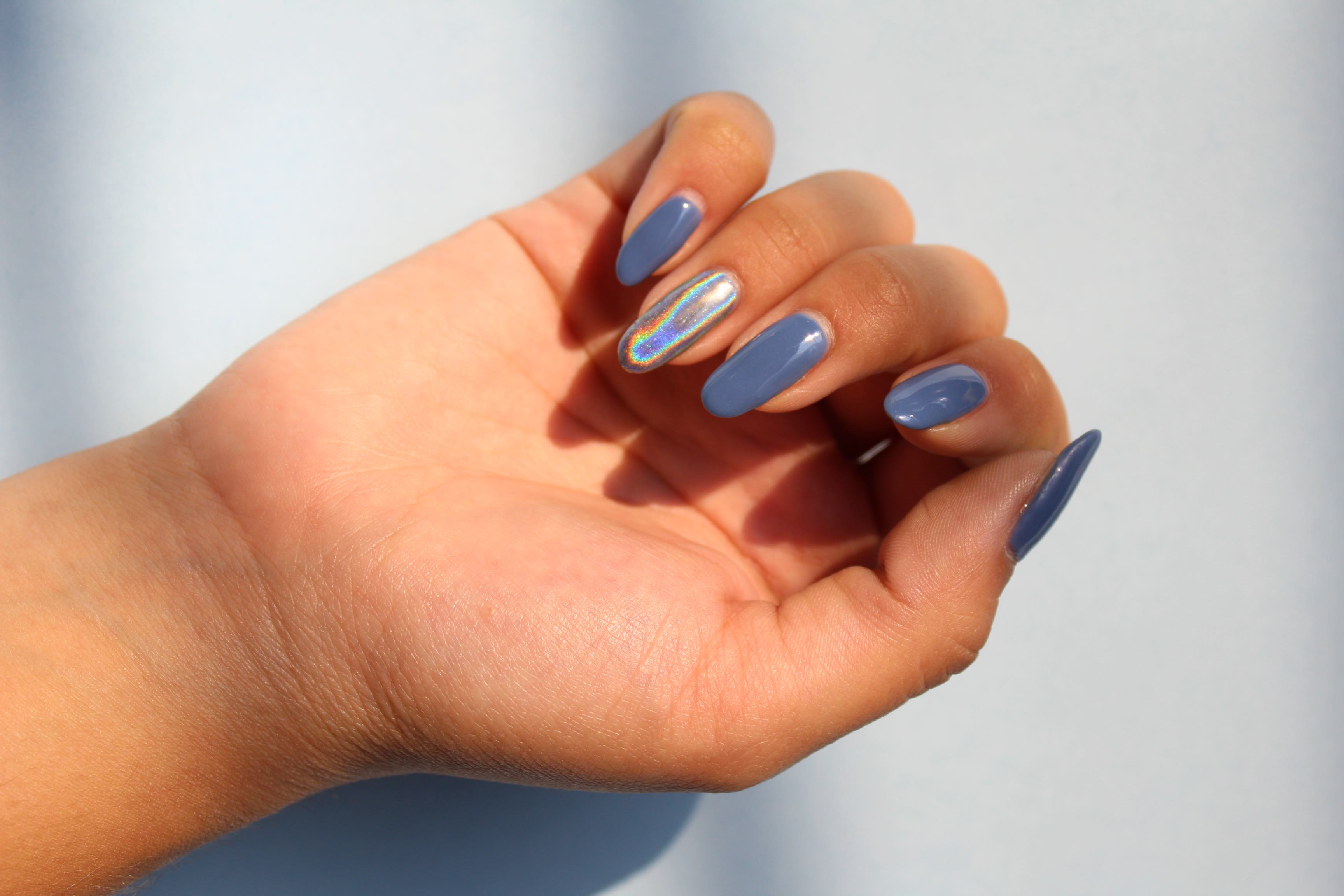 Frosted accent nail